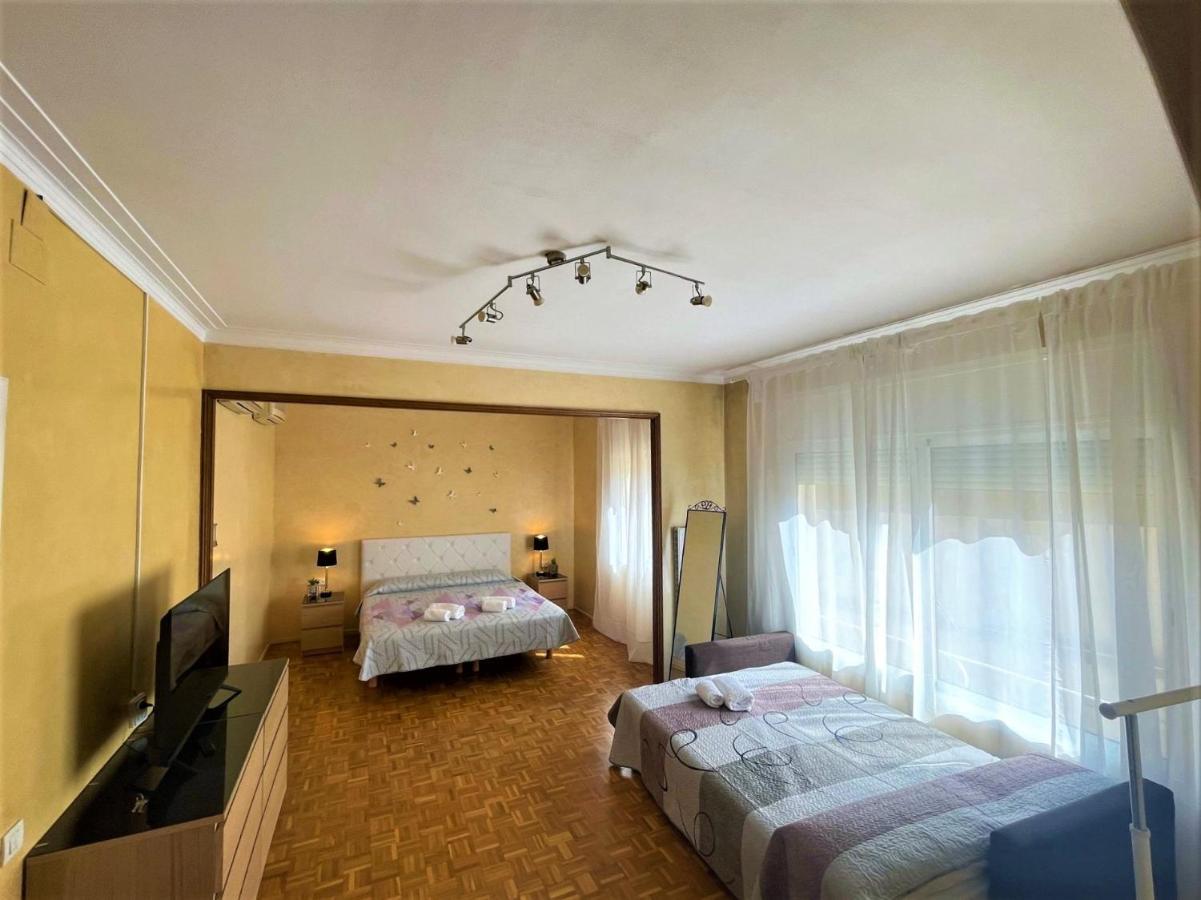 Villarroel Habitaciones 바르셀로나 외부 사진